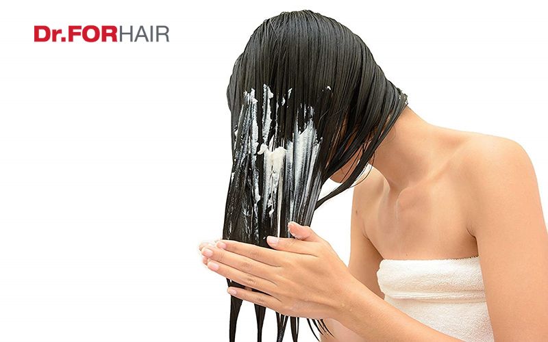 “Gội đầu ngược” giúp giữ độ ẩm tốt, tóc trông bồng bềnh hơn