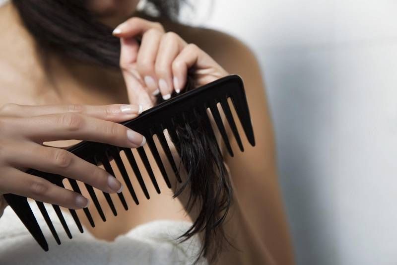Tìm hiểu nguyên nhân rụng tóc sau sinh và cách khắc phục